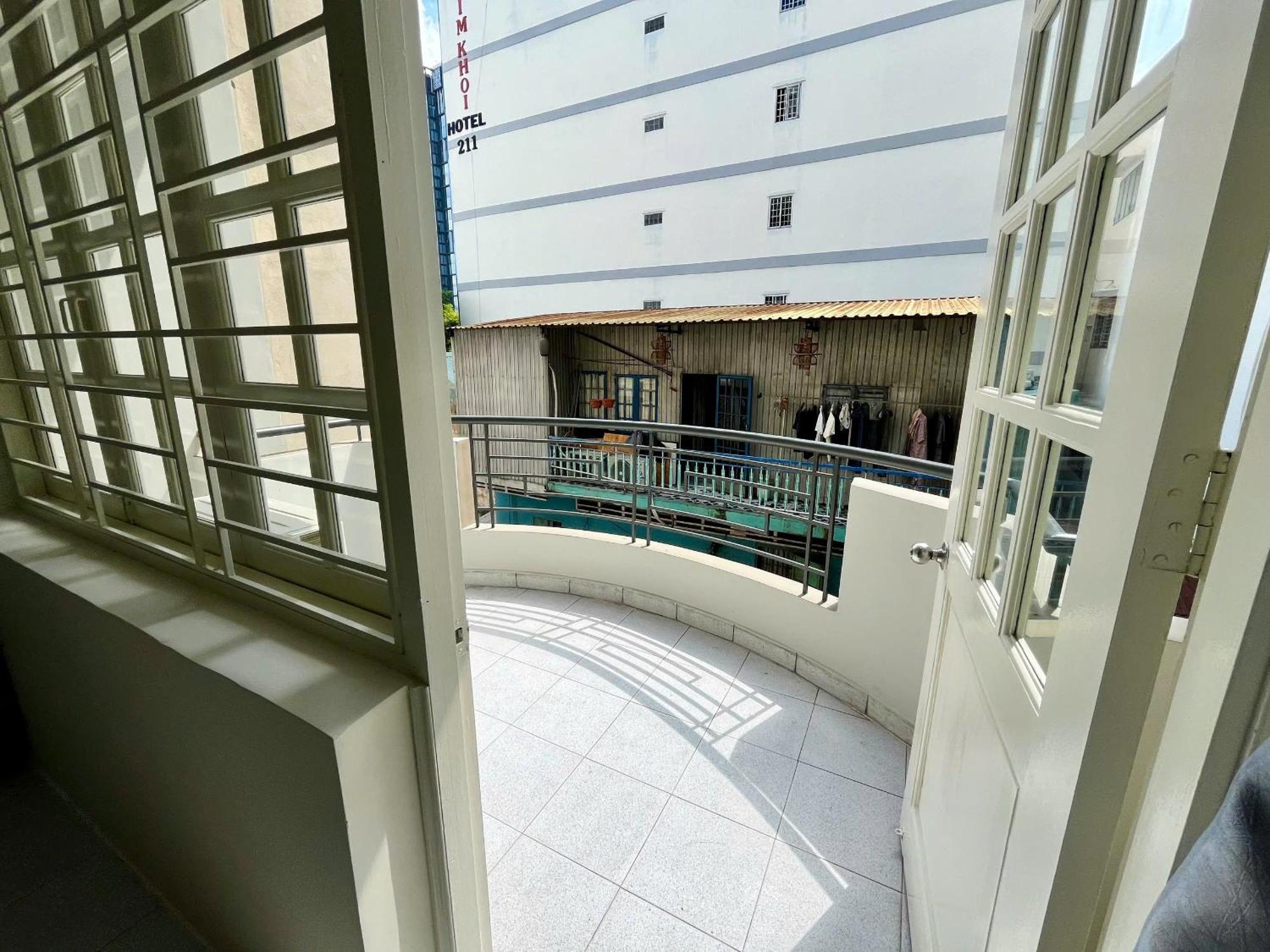Dan's Wash & House, Big And New, Balcony, Laudromat, Bui Vien Area